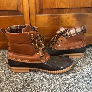 Duck boots tan with brown; plaid inside; size 8!